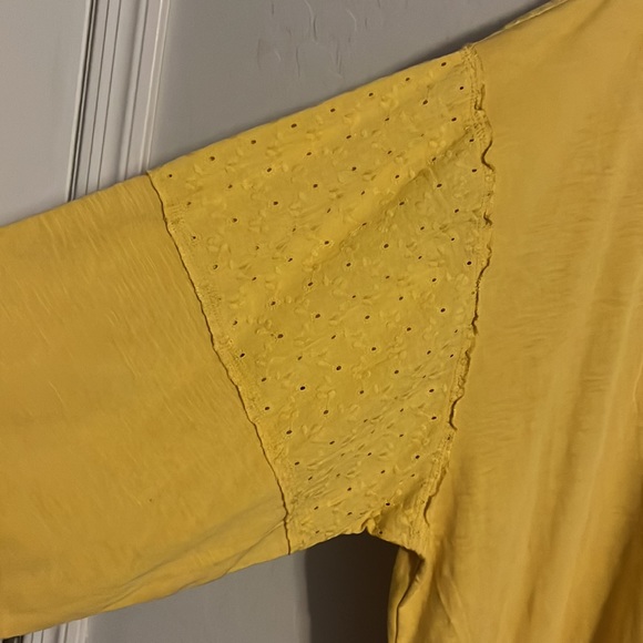 Terra & Sky Women’s Yellow Mixed Media V-Neck Eyelet Top Plus Size 4X (28W-30W) - Picture 9 of 14